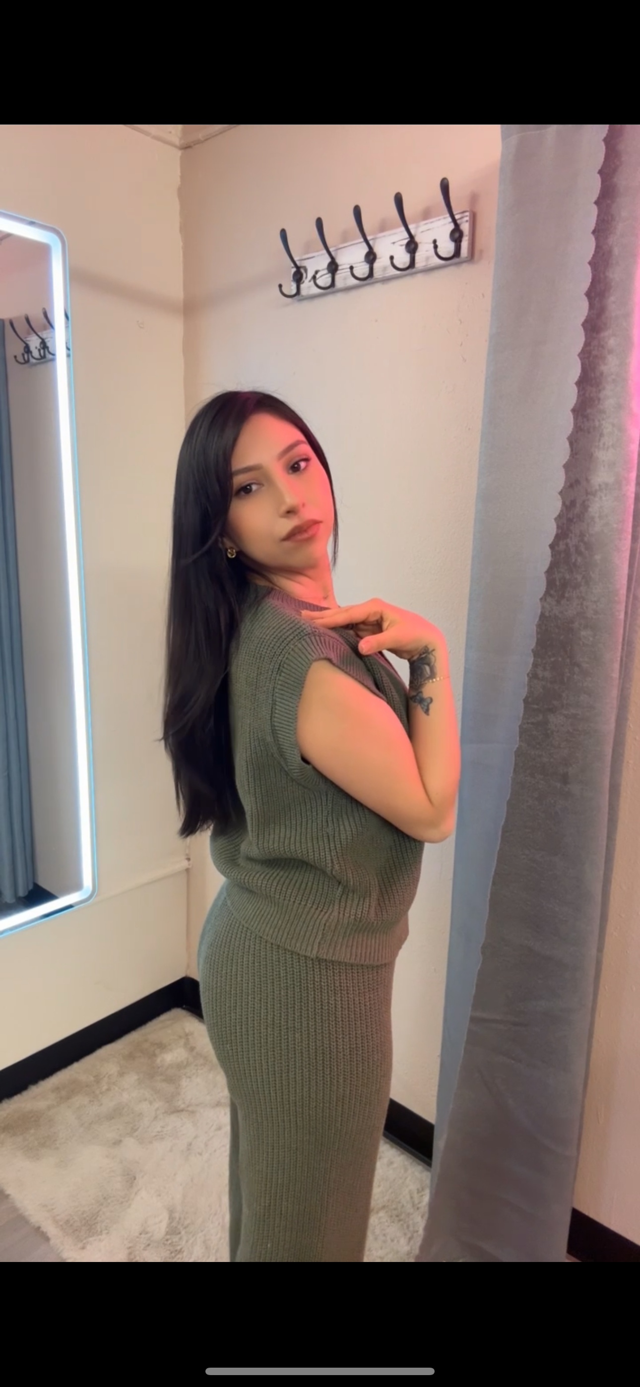 Sleeveless knit sweater set