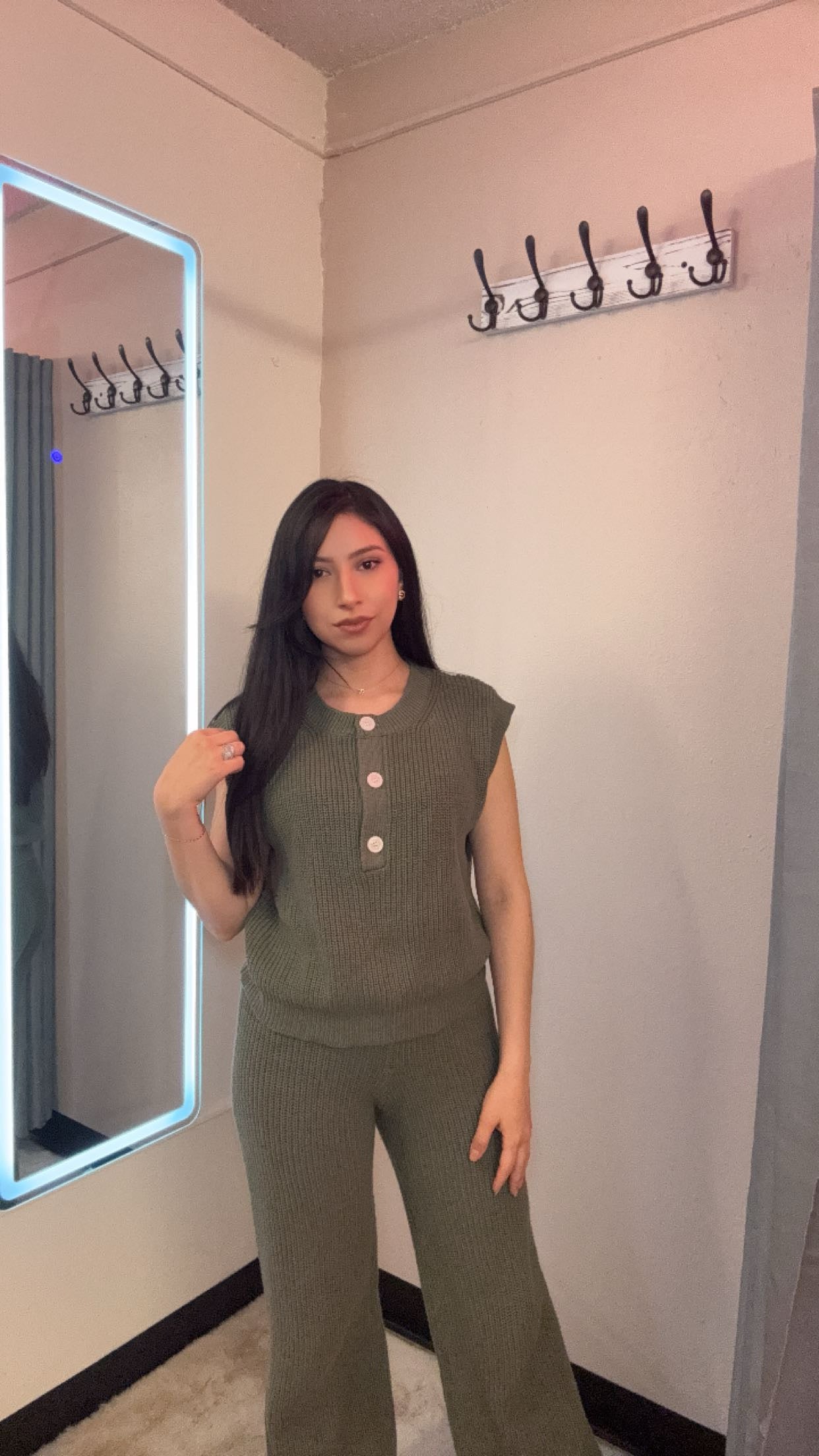 Sleeveless knit sweater set